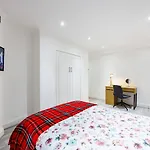 3 Bed 3 Bathroom Flat In Kensington B