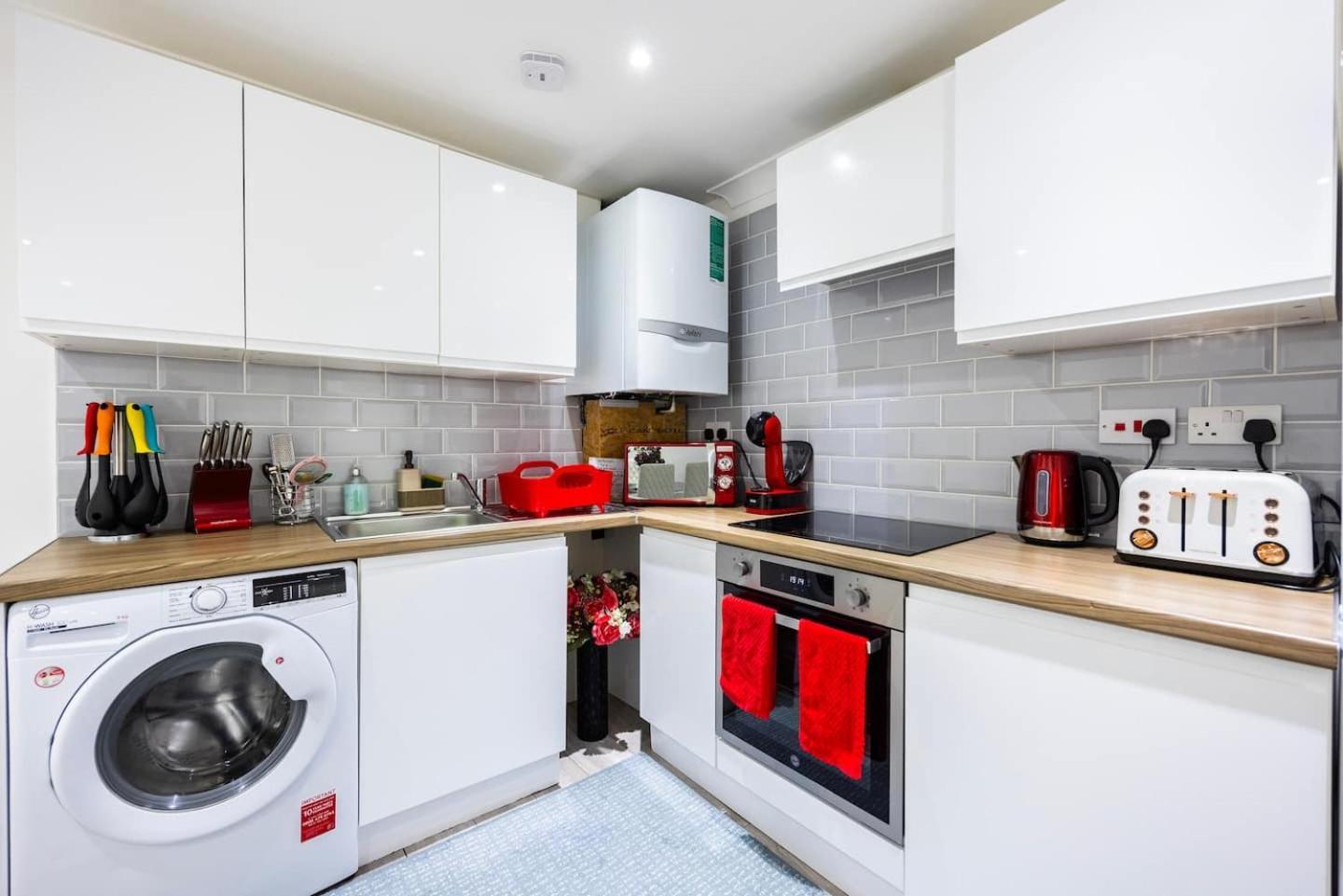 3 Bed 3 Bathroom Flat In Kensington B London