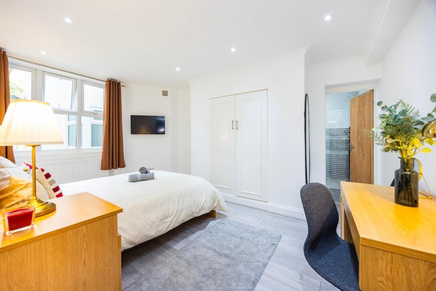 3 Bed 3 Bathroom Flat In Kensington B Apartment London