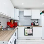 3 Bed 3 Bathroom Flat In Kensington B