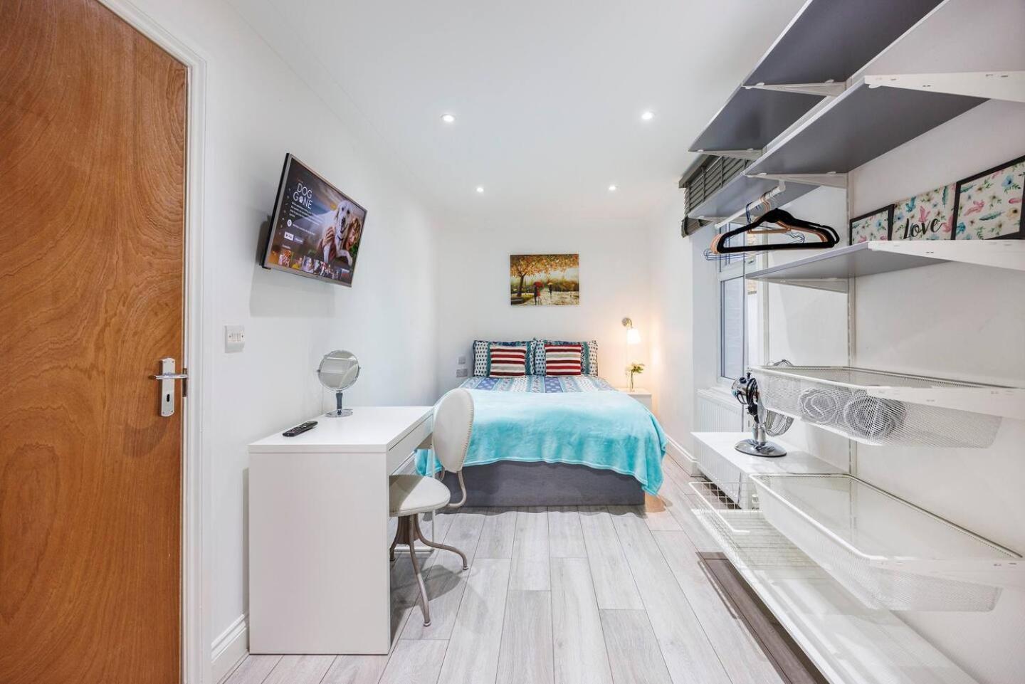 3 Bed 3 Bathroom Flat In Kensington B *