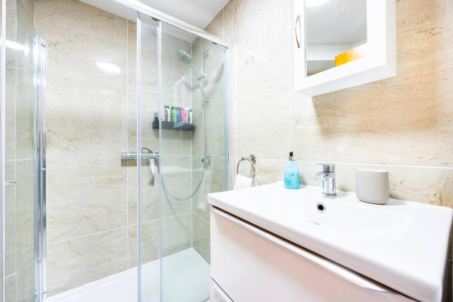 Appartamento 3 Bed 3 Bathroom Flat In Kensington B Londra
