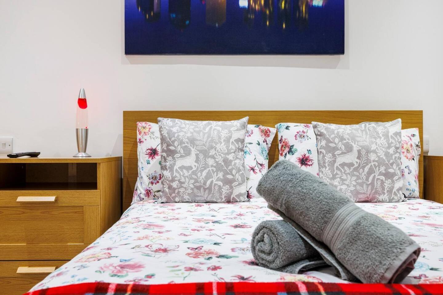 3 Bed 3 Bathroom Flat In Kensington B * Londra