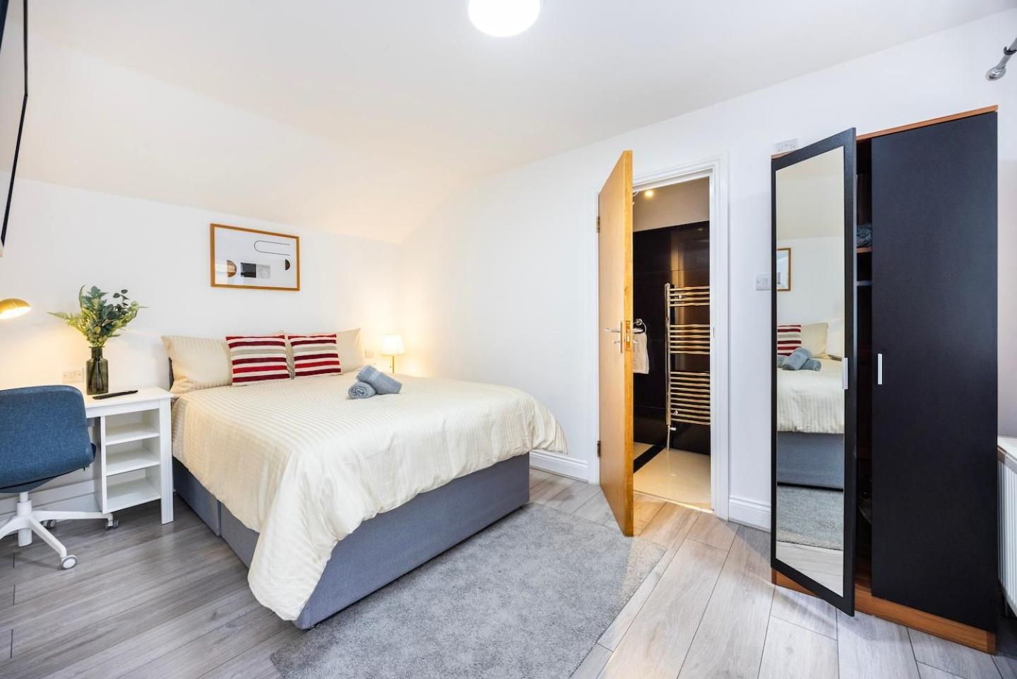 3 Bed 3 Bathroom Flat In Kensington B *