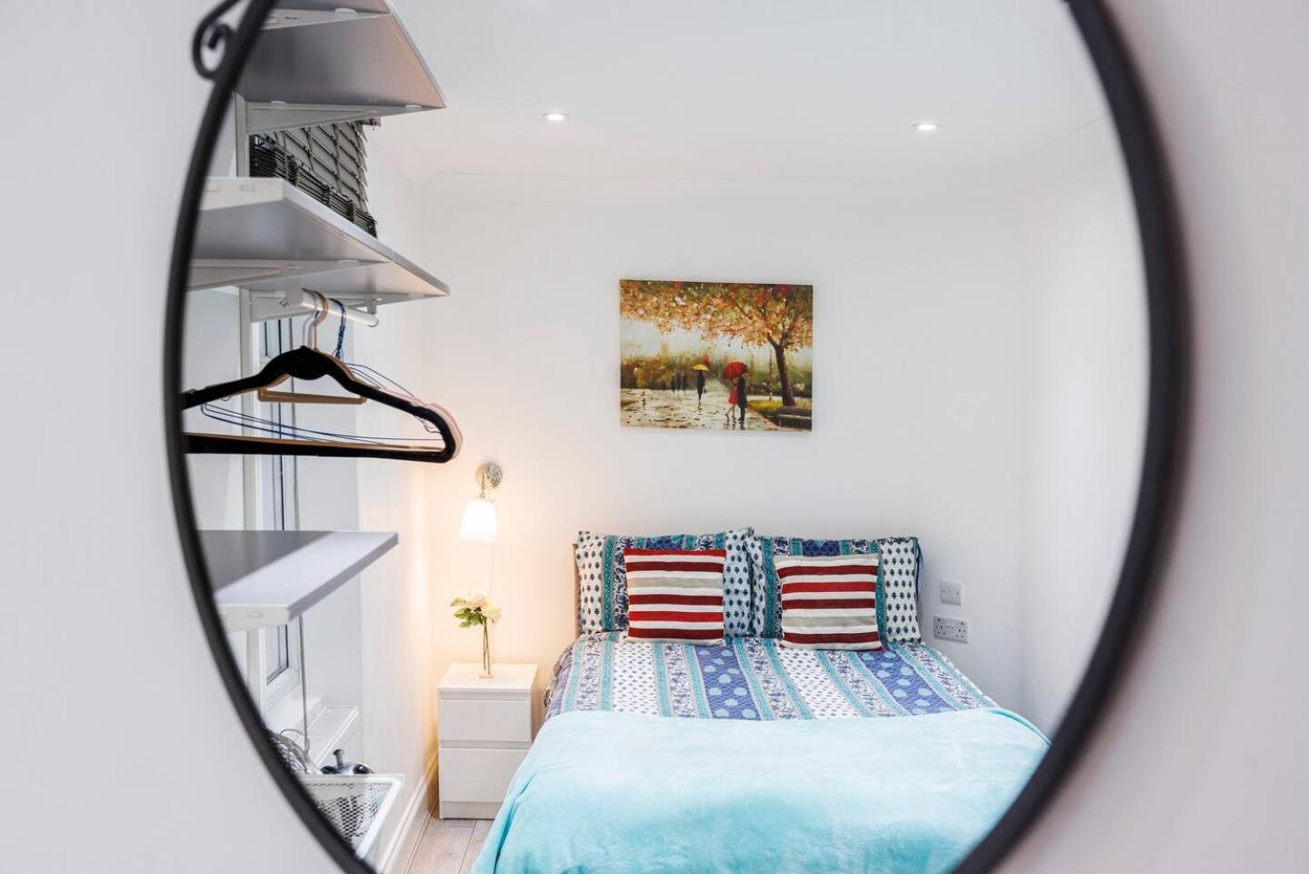 3 Bed 3 Bathroom Flat In Kensington B Londra