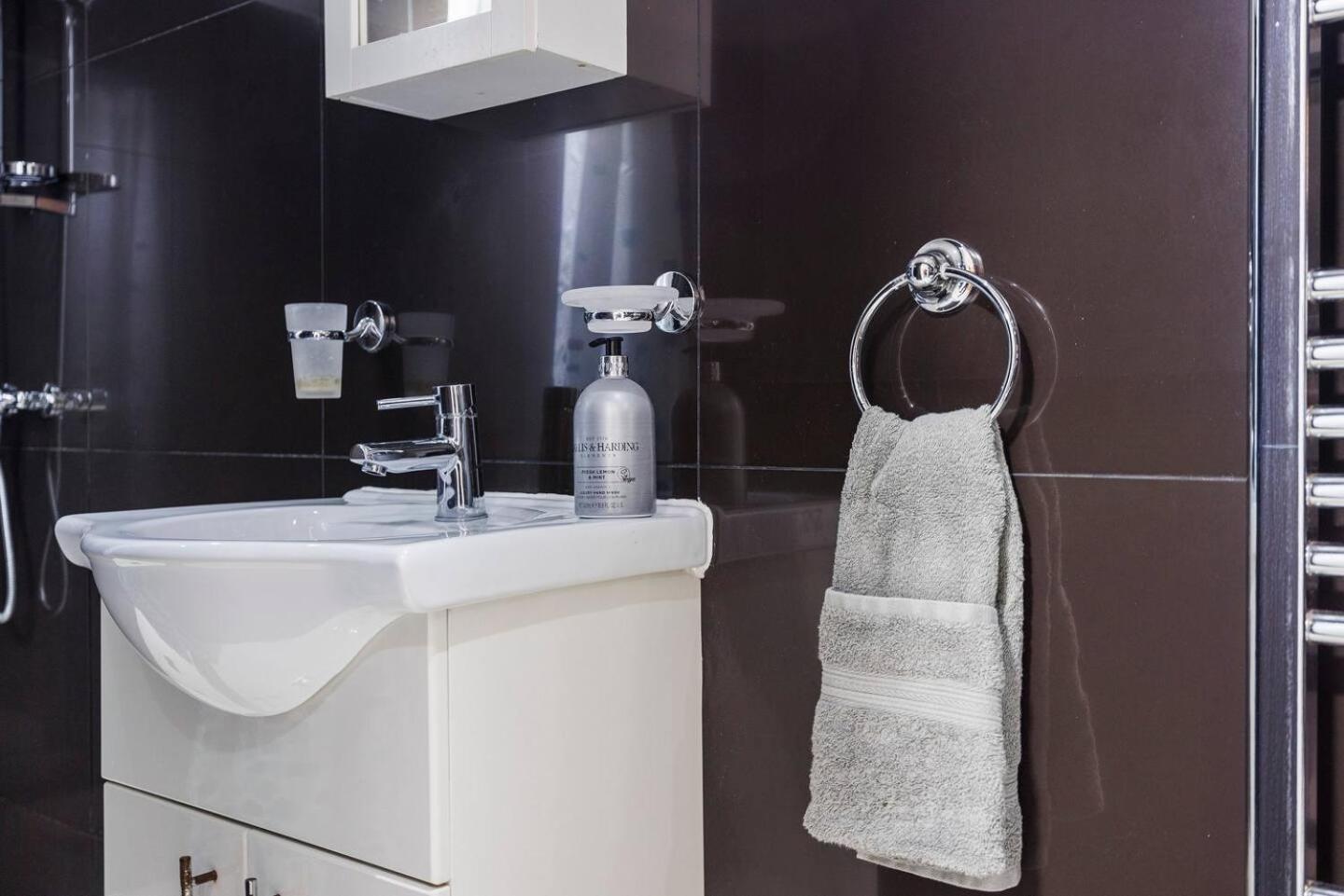 3 Bed 3 Bathroom Flat In Kensington B Appartamento