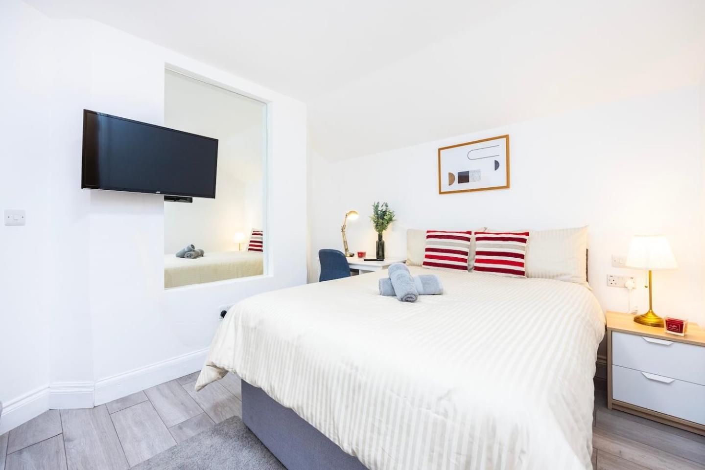 3 Bed 3 Bathroom Flat In Kensington B *
