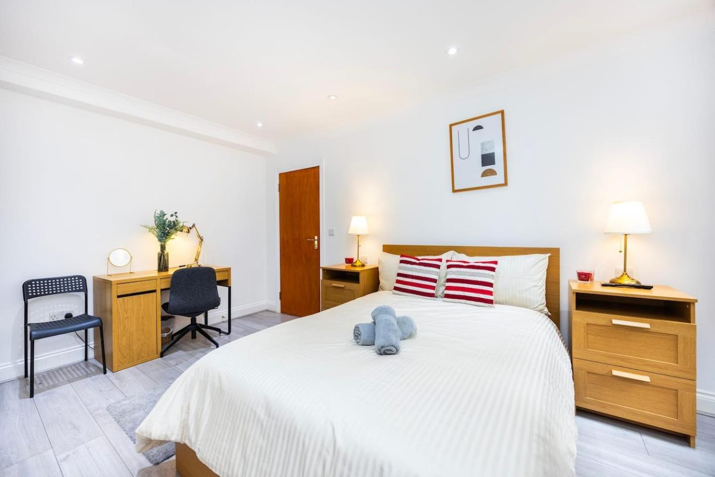 3 Bed 3 Bathroom Flat In Kensington B Londra