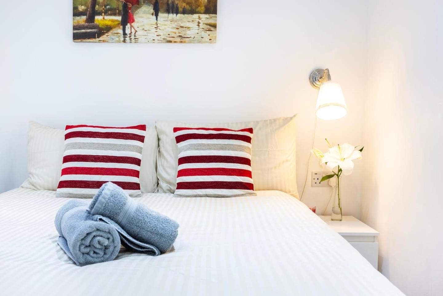 3 Bed 3 Bathroom Flat In Kensington B * Londra