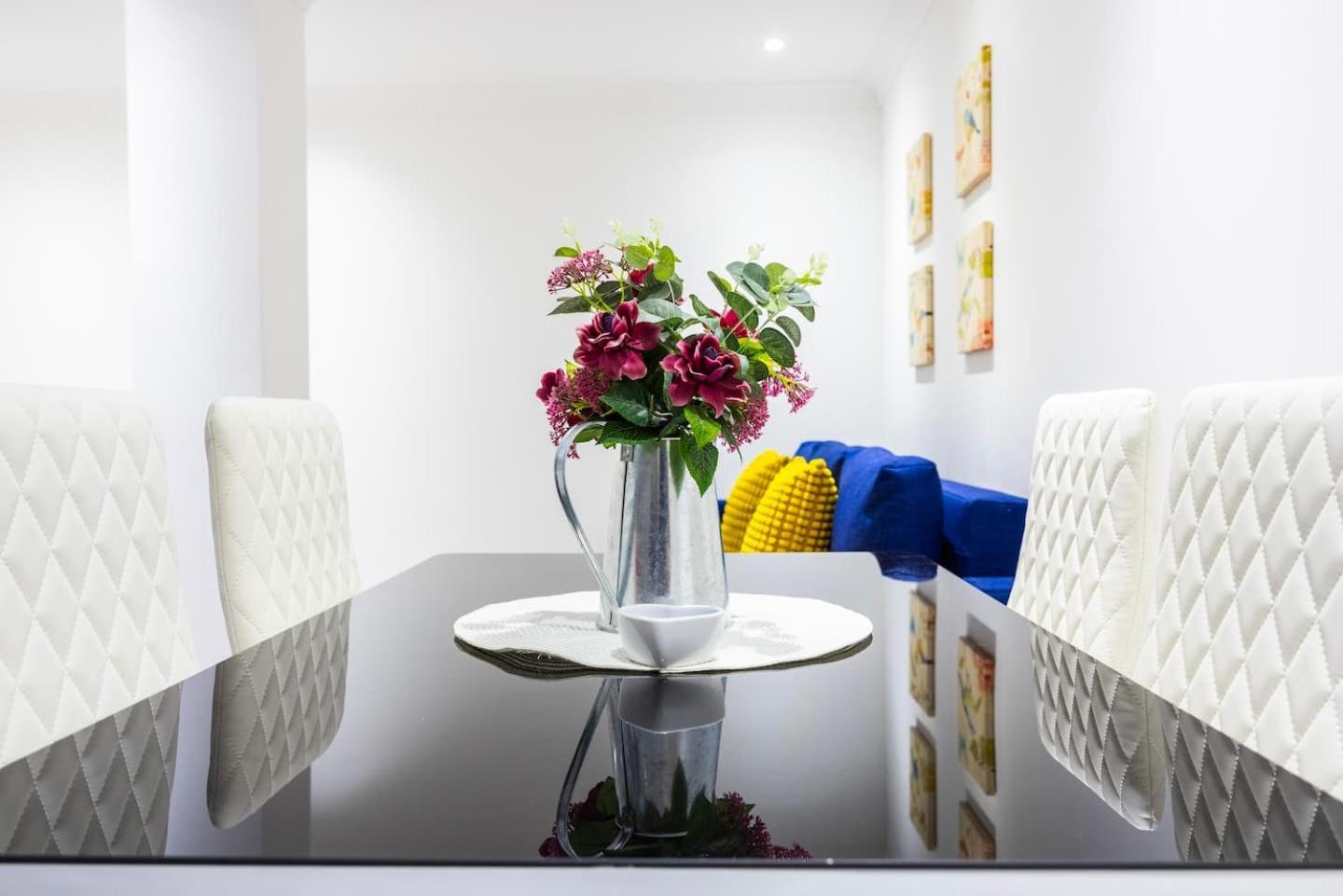 3 Bed 3 Bathroom Flat In Kensington B Londra