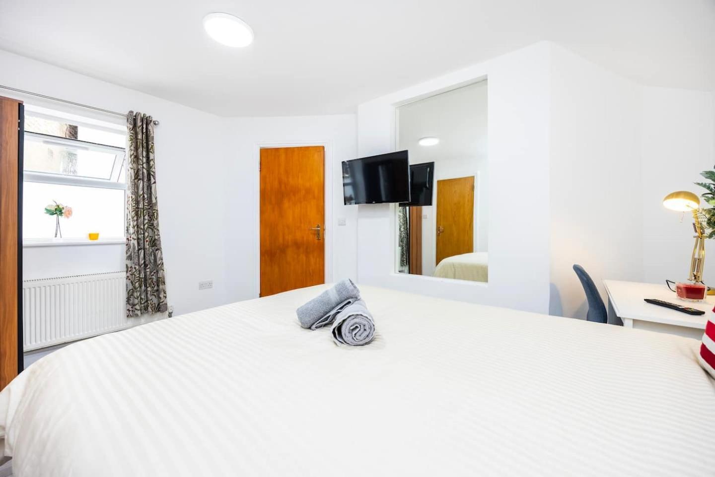 3 Bed 3 Bathroom Flat In Kensington B
