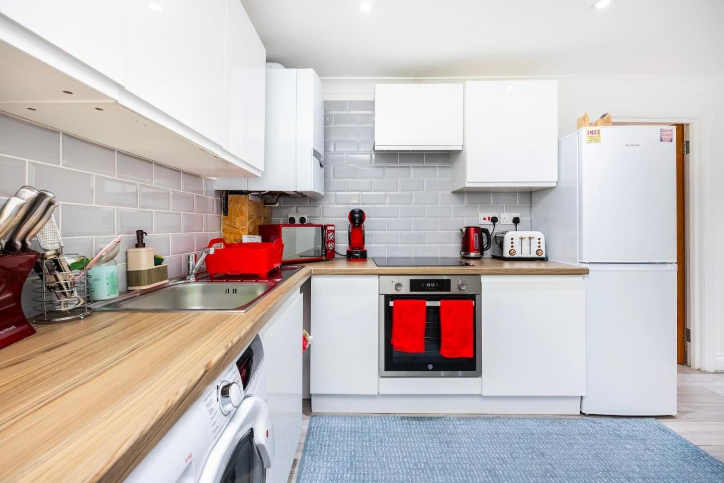 3 Bed 3 Bathroom Flat In Kensington B * Londra