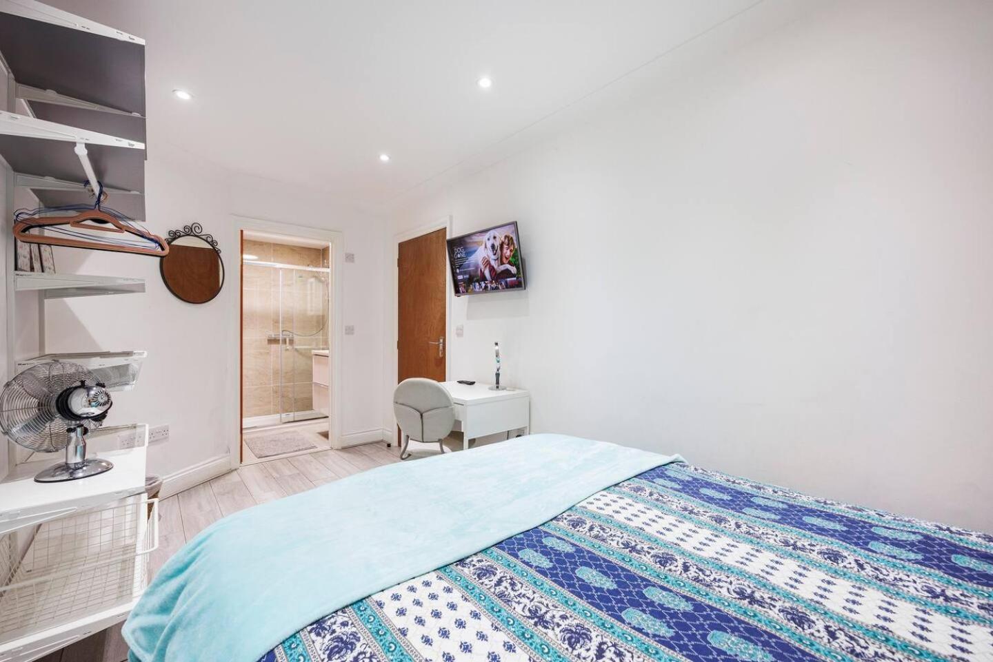 3 Bed 3 Bathroom Flat In Kensington B *