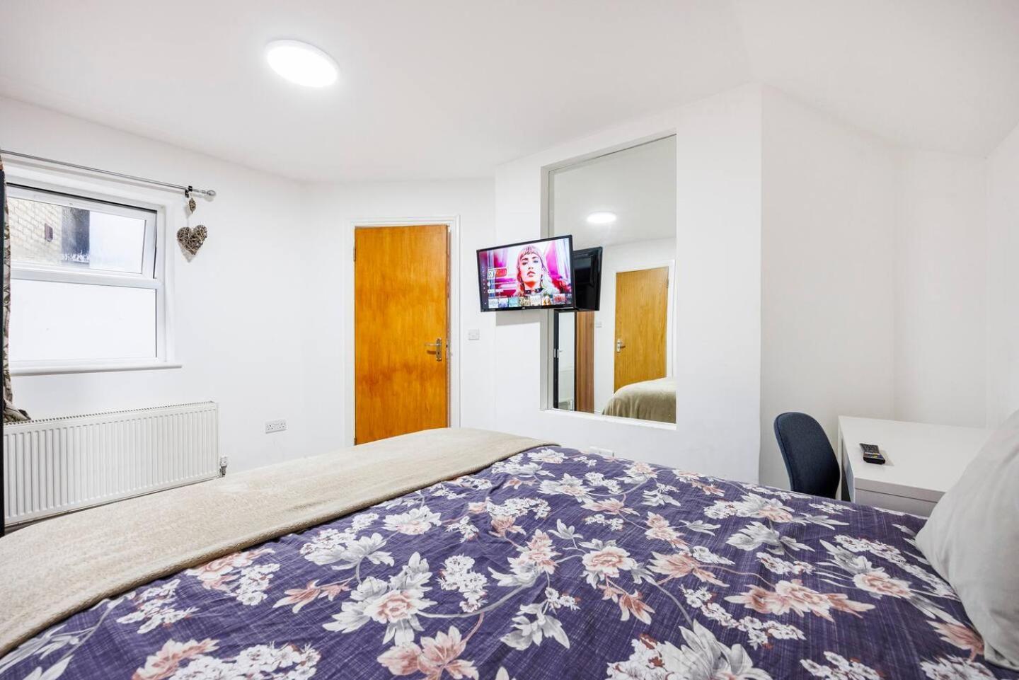 3 Bed 3 Bathroom Flat In Kensington B Appartamento